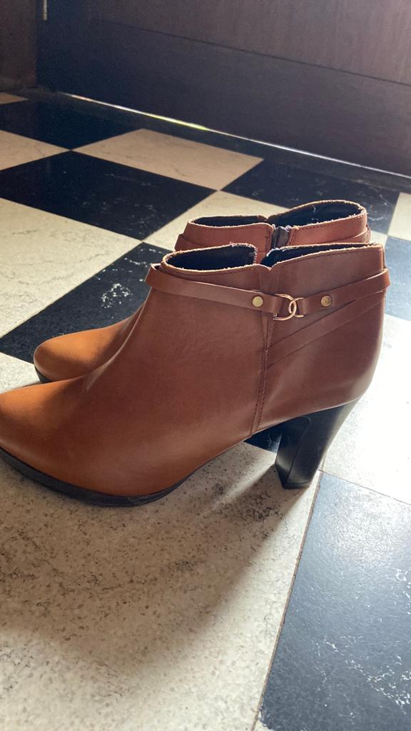 Talon taille 40 2€, Enlèvement, Comme neuf