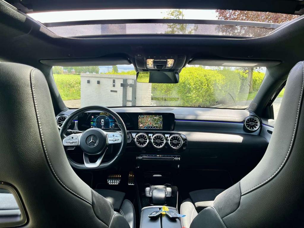 Mercedes-Benz A 250 e PHEV (EU6AP)/87600km/AMGpack/Pano/Led, Auto's, Mercedes-Benz, 32 g/km, Zwart, 0 kg, Zwart