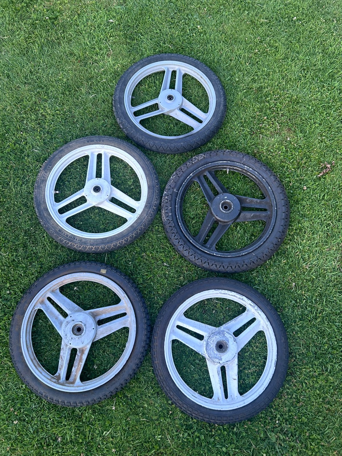 Honda wallaroo velgen + banden, Enlèvement, Comme neuf