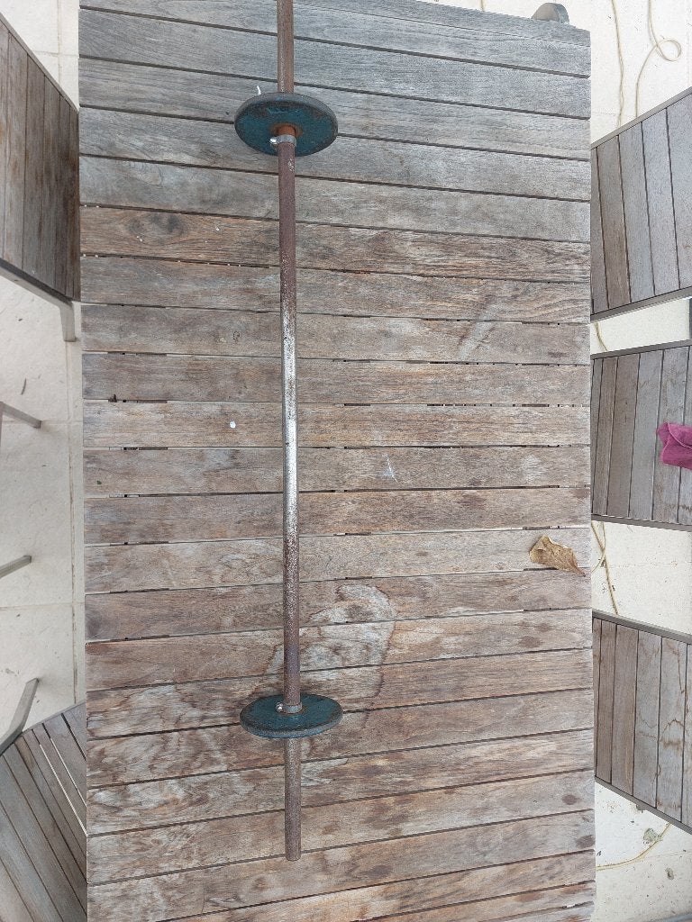 Petite barre de musculation + 2 disques en fonte 2,5 kg, Sports & Fitness, Enlèvement, Utilisé, Bras