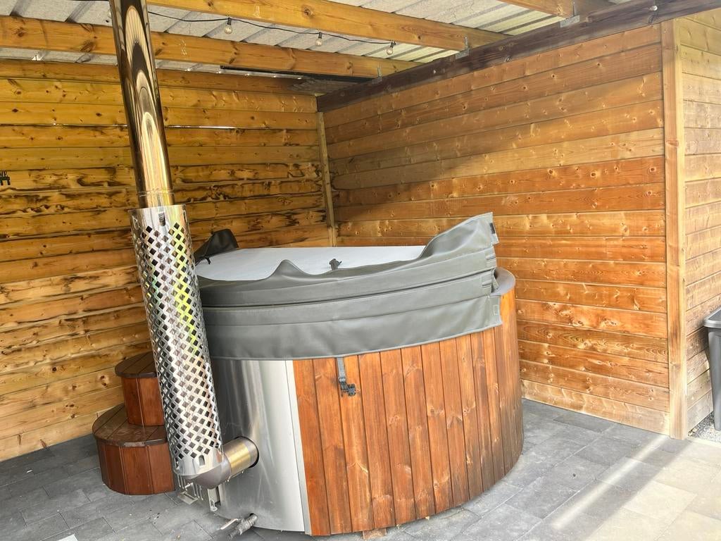 Hottub, Ophalen, Zo goed als nieuw, Trap, Vast
