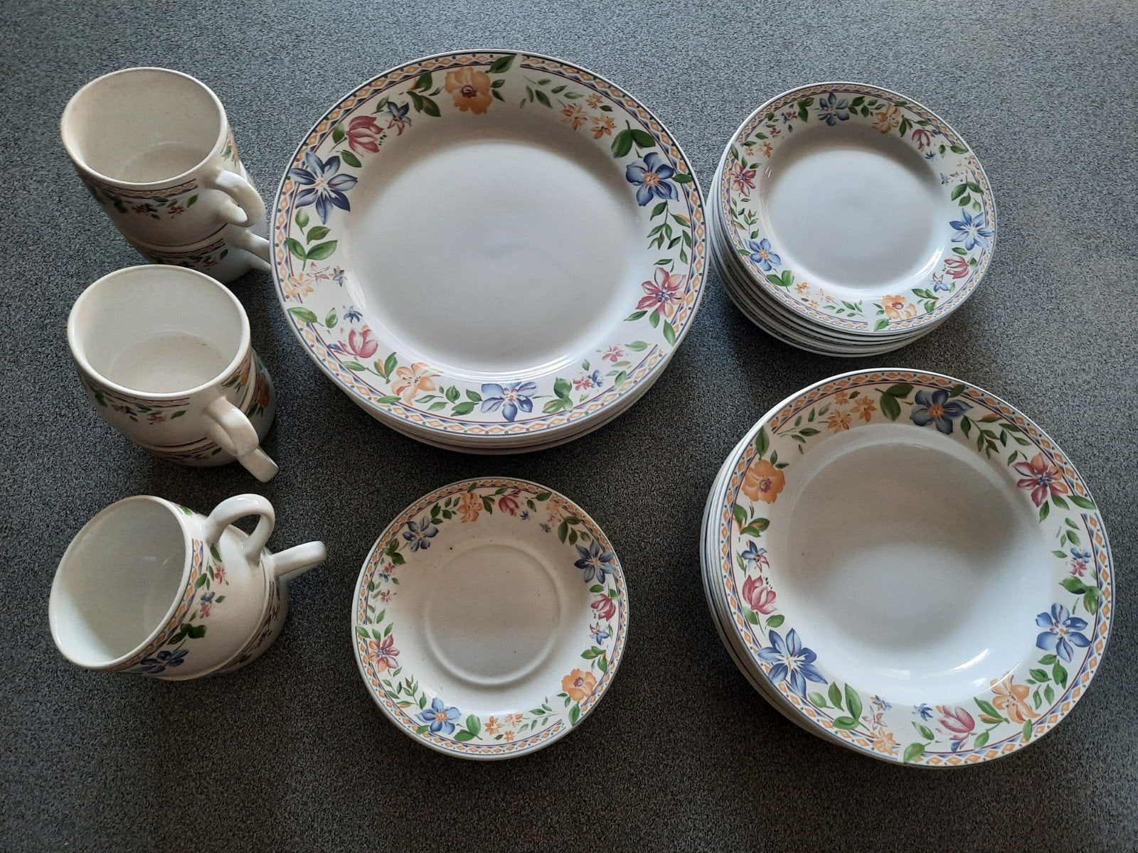 vaisselle - motif floral, Antiquités & Art, Antiquités | Services (vaisselle) complet, Enlèvement