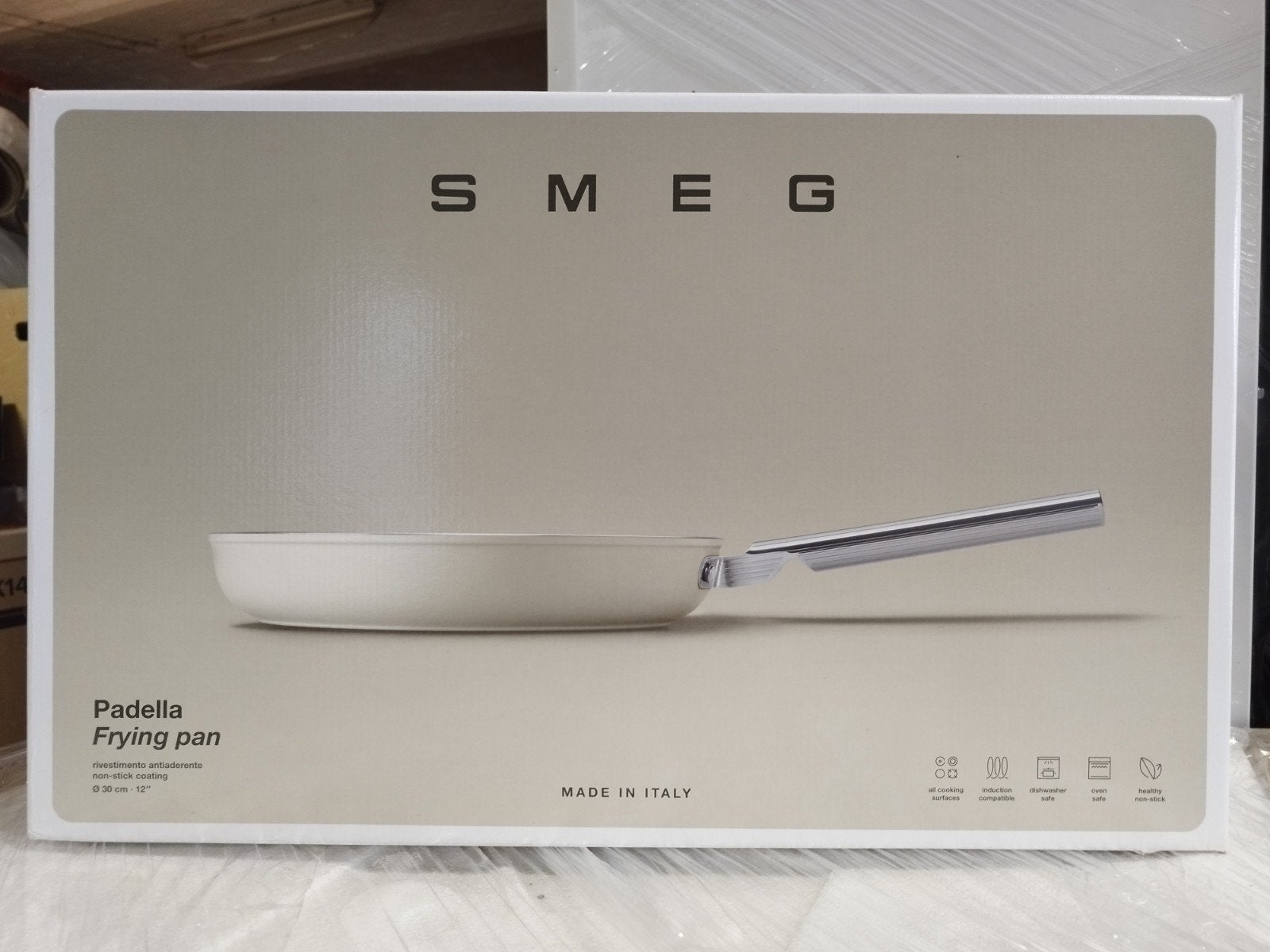 Poêle Smeg 30 CM - noire ou crème - manche en INOX - Nouveau