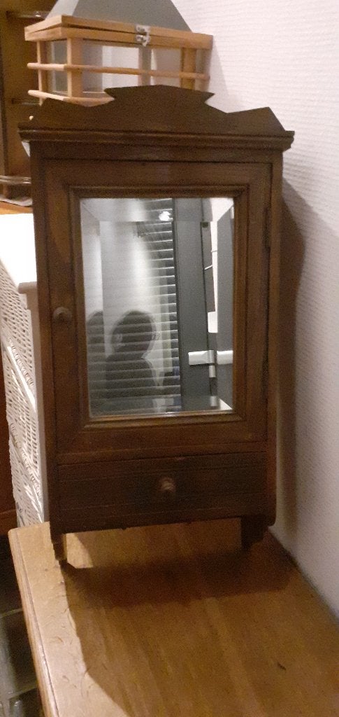 Petit meuble à pharmacie, Enlèvement