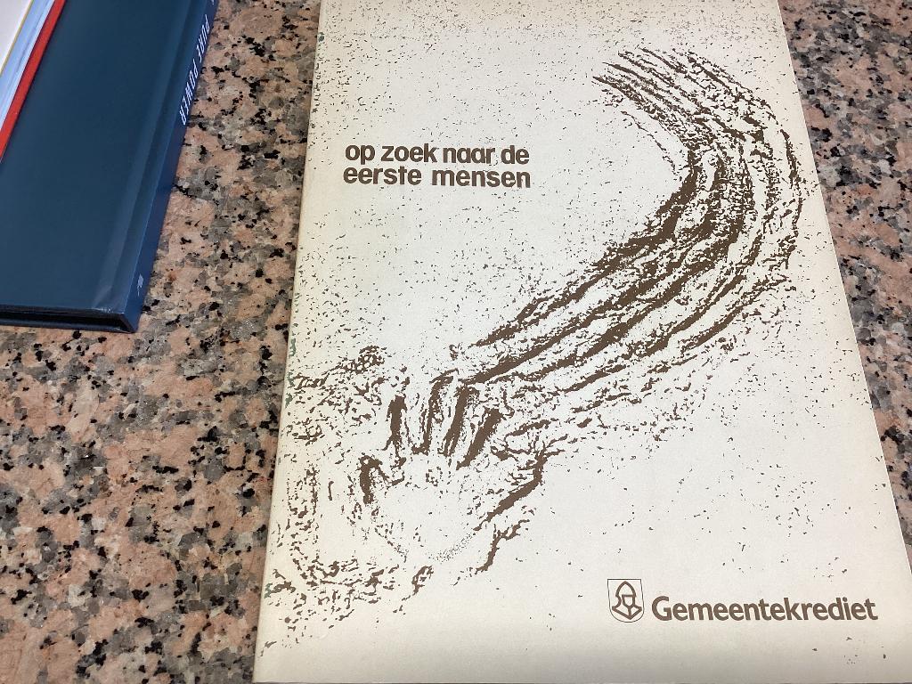 Op zoek naar de eerste mensen. Uitgegeven Charles Susanne, Boeken, Boekenweekgeschenken, Ophalen of Verzenden, Gelezen