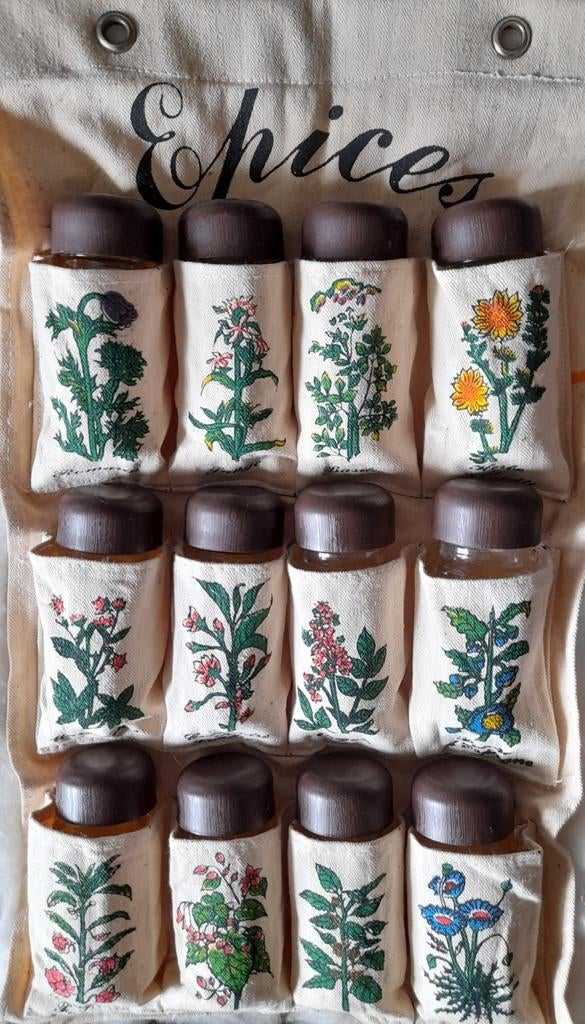 Véritable pots provençales neufs.laisser12€.valeurs 25€