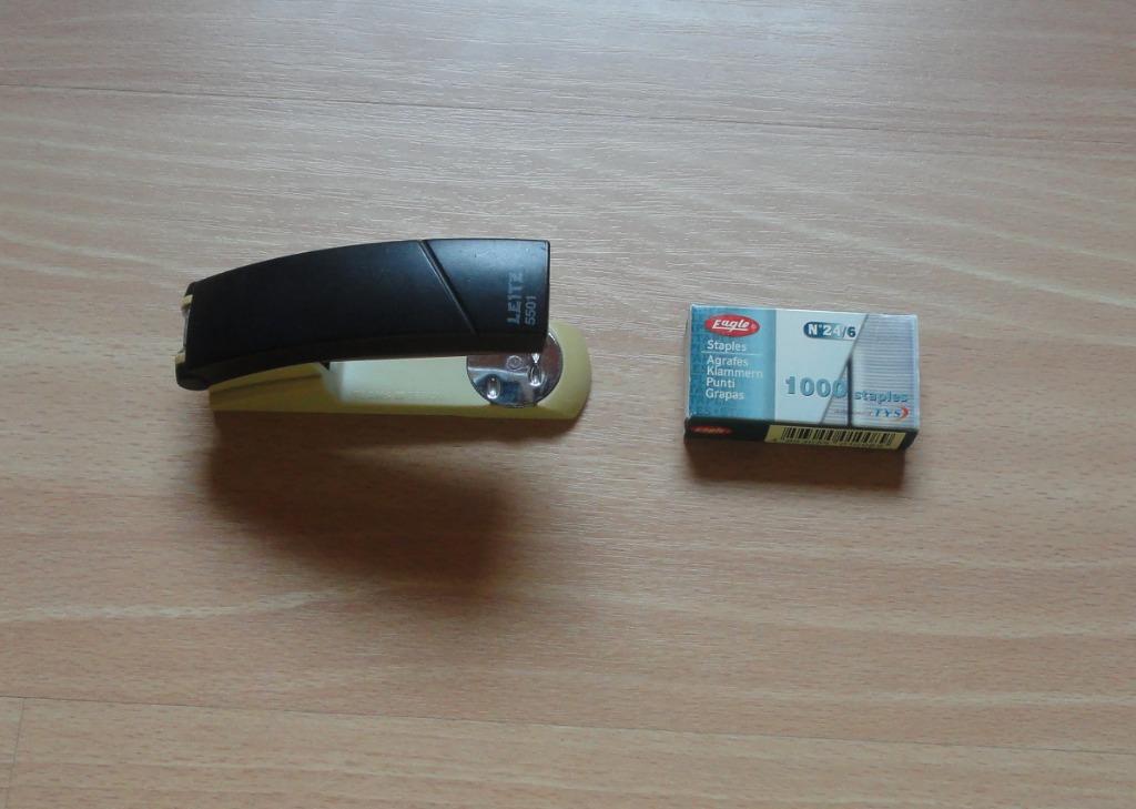 agrafeuse et boîte de 700 agrafes, Divers, Enlèvement, Utilisé