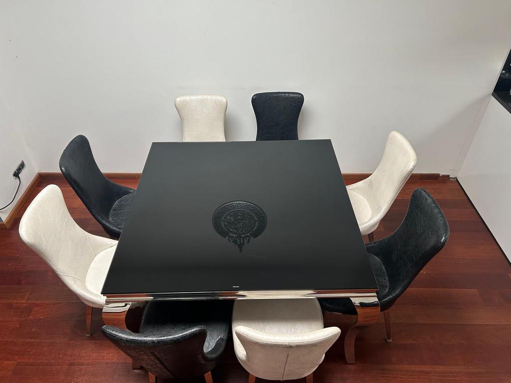 Table à manger design en verre noir avec 8 chaises, Enlèvement, Comme neuf, Table à manger design en verre noir, 6 à 8 chaises