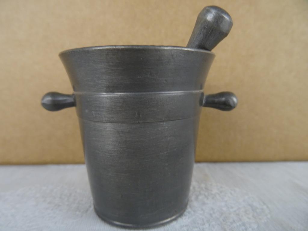 Petit mortier antique mortier en étain avec pilon vers 1900, Enlèvement ou Envoi