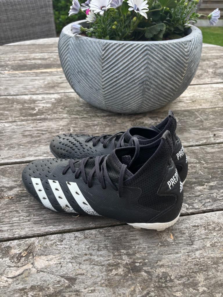 Chaussures de football Adidas Predator, Sports & Fitness, Enlèvement, Comme neuf, Chaussures