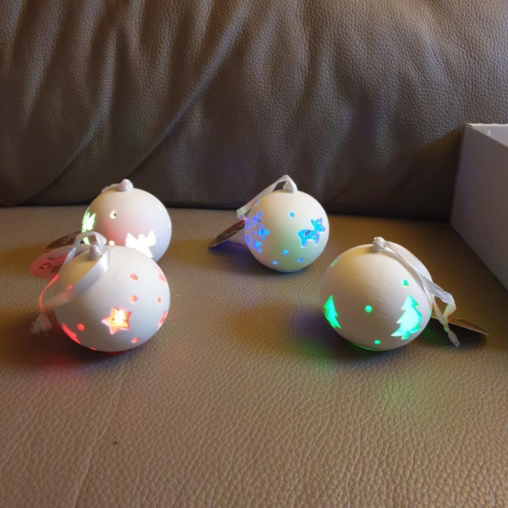 4 Boules de Noel à poser ou suspendre avec lumière, Divers, Noël, Neuf, Enlèvement