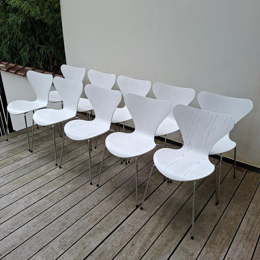 10 chaises Série 7 Arne Jacobsen Fritz Hansen blanc veiné, Antiquités & Art, Antiquités | Meubles | Chaises & Canapés, Enlèvement