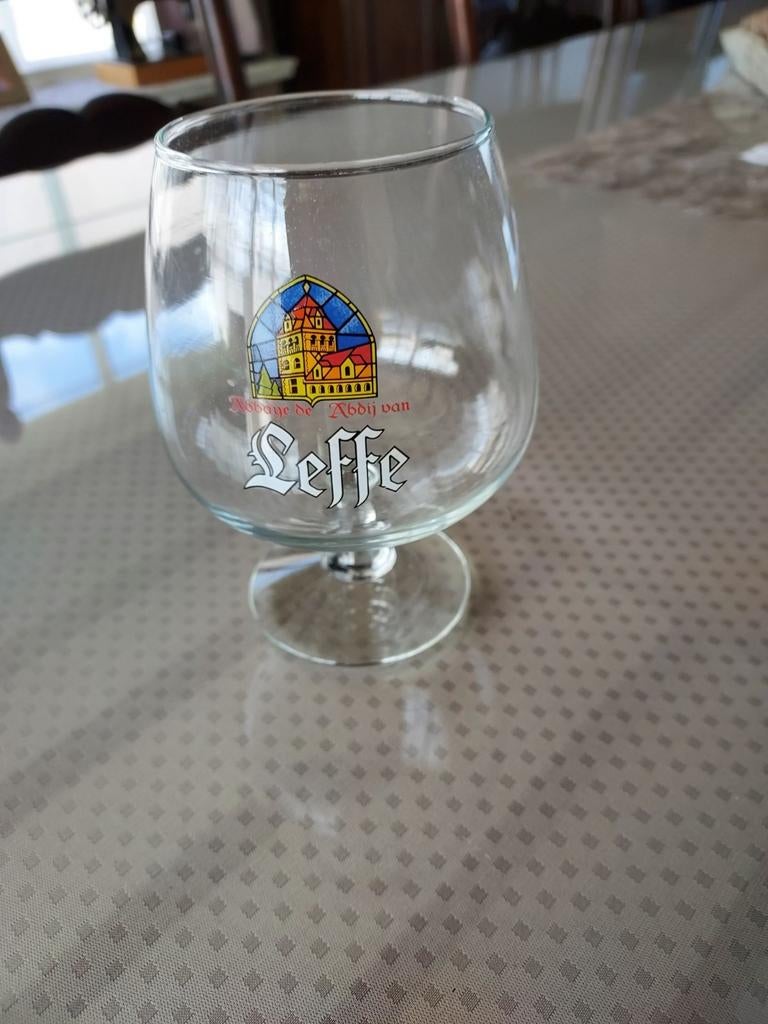 Verre Leffe forme cognac en bon état, Collections, Verres & Petits Verres, Enlèvement ou Envoi, Comme neuf