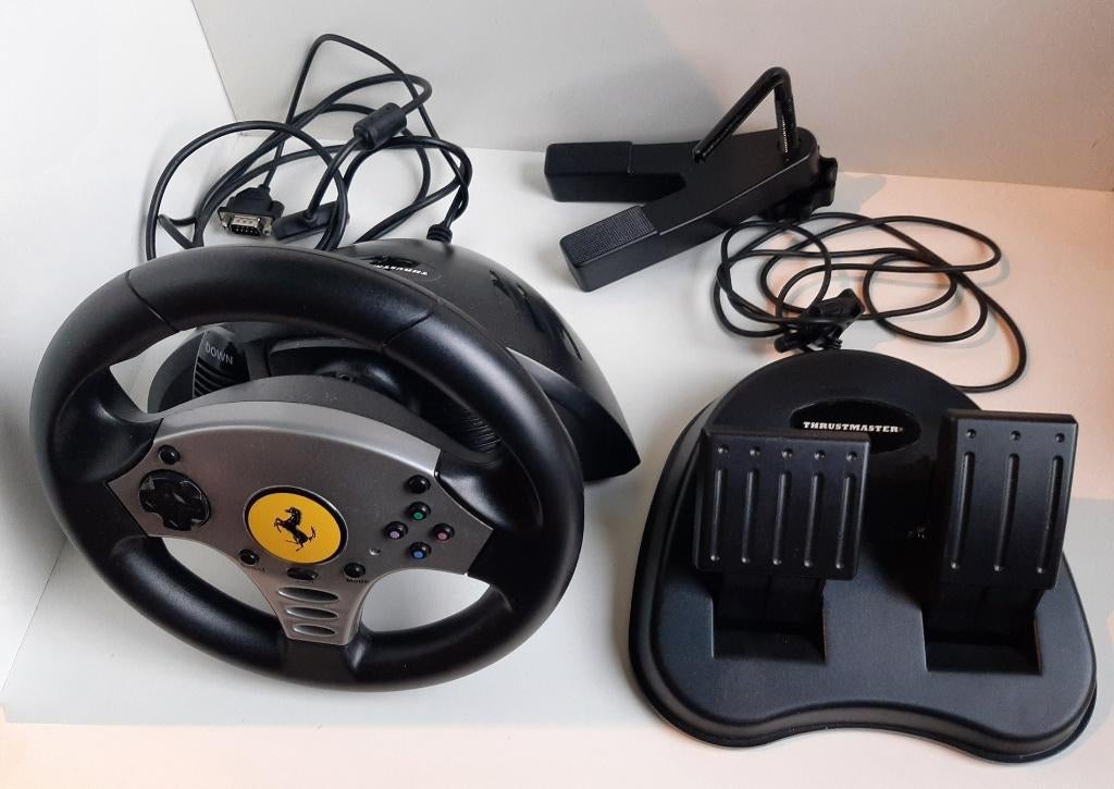 Thrustmaster Compact Racing Wheel Ferrari voor PS2, Ophalen, Zo goed als nieuw, Stuur of Pedalen, PlayStation 2