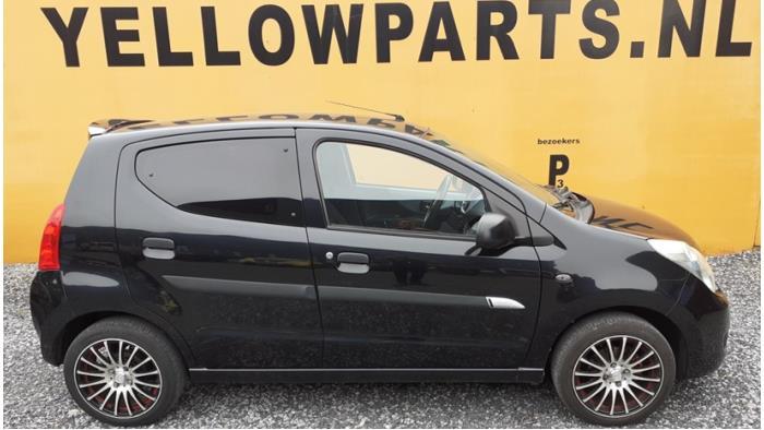 Scherm rechts-voor van een Suzuki Alto (ZAM), Gebruikt, -, -, Ophalen of Verzenden