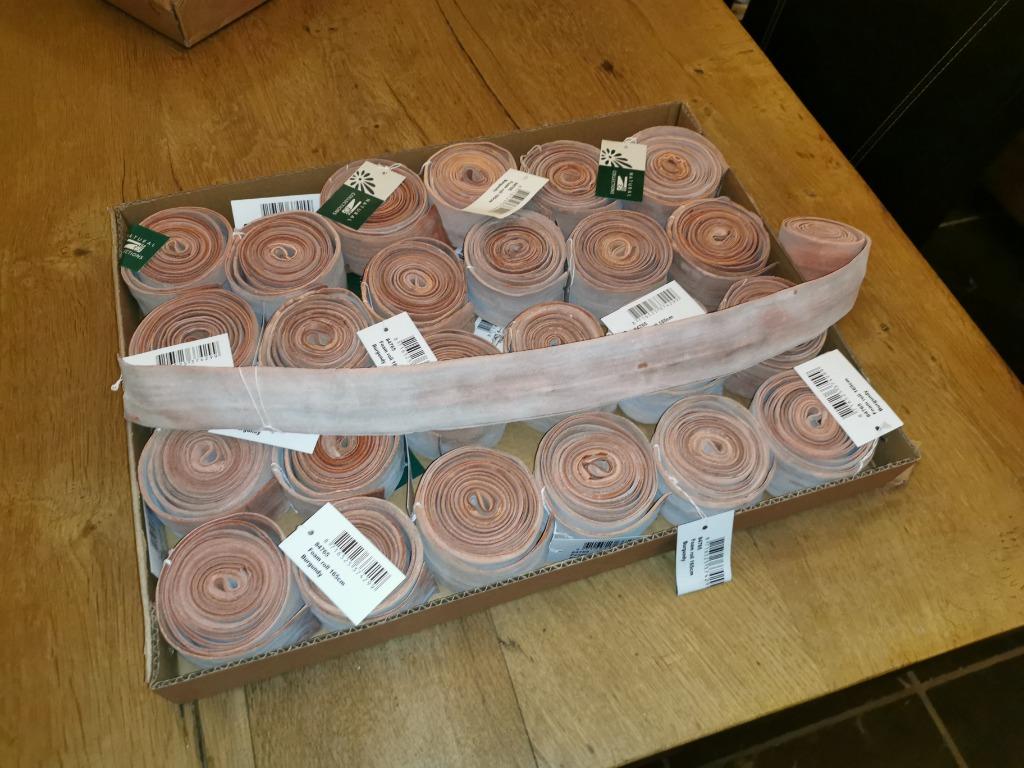 24 pièces de nouveaux rouleaux de mousse de ruban bordeaux, Enlèvement ou Envoi, Neuf