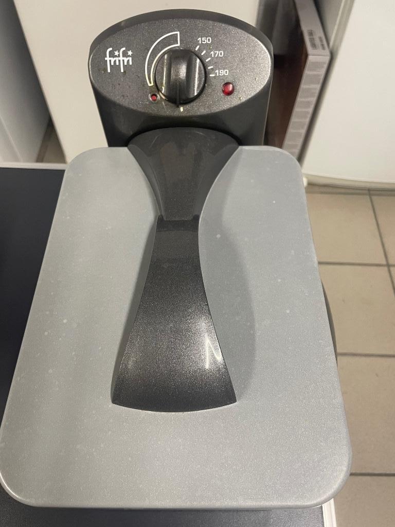 Frifri friteuse, Elektronische apparatuur, 2 tot 3 liter, Ophalen, Gebruikt, Uitneembare binnenpan