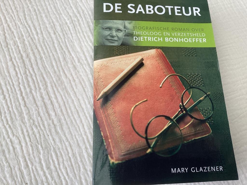 De SABOTEUR. Theoloog en verzetsheld Dietrich Bonhoeffer, Boeken, Ophalen of Verzenden, Tweede Wereldoorlog, Zo goed als nieuw