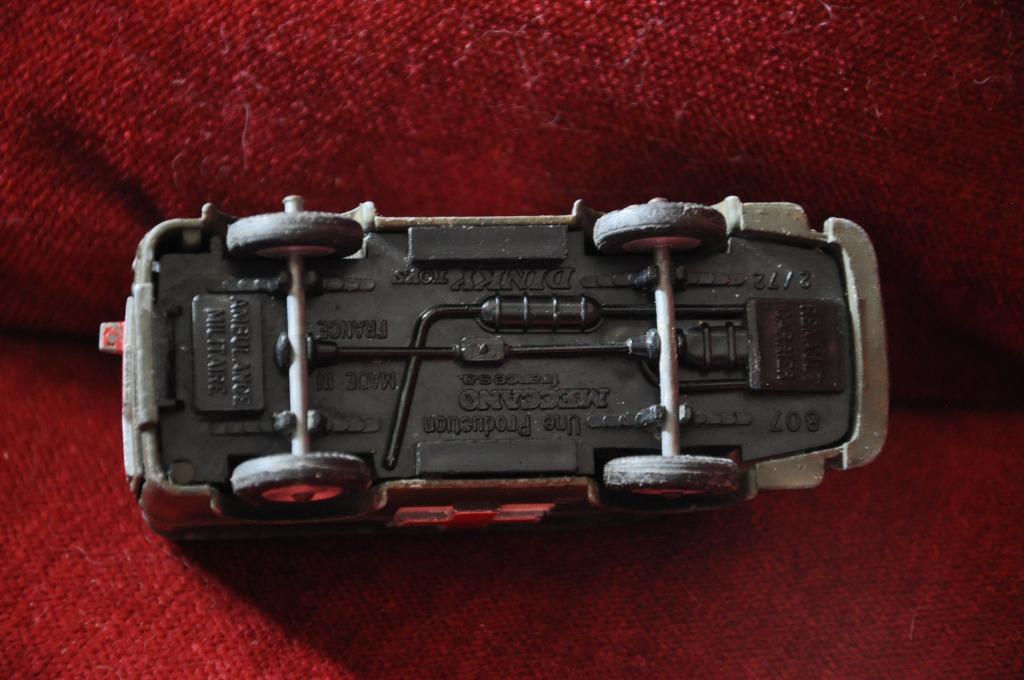 RENAULT - DINKY MILITAIRE AMBULANCE, Ophalen of Verzenden, Zo goed als nieuw, Overige typen, Dinky Toys