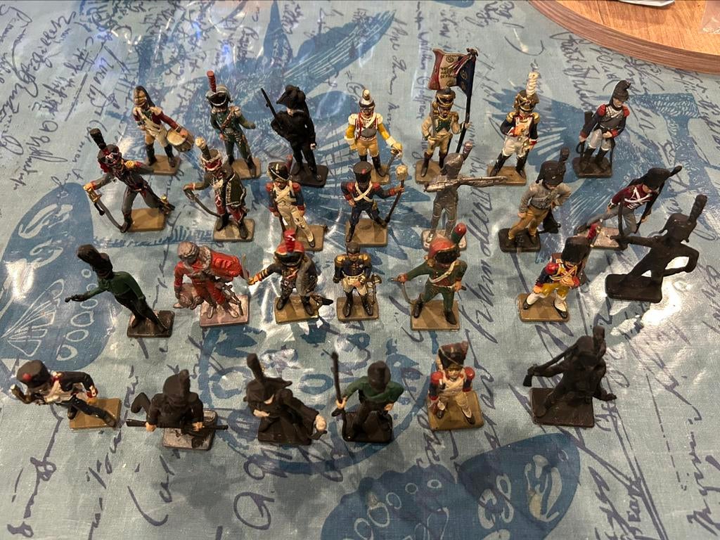Starlux : 27 soldats de plomb + canon éditions atlas, Ophalen