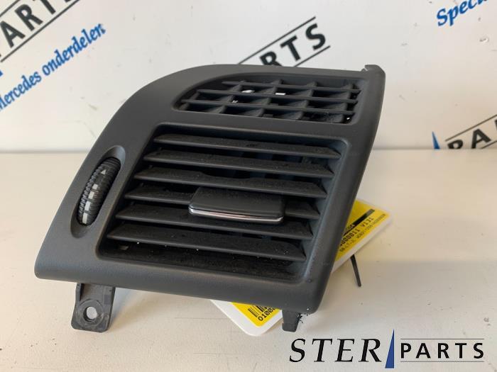 Grille aération tableau de bord d'un Mercedes E-Klasse, 3 mois de garantie, Utilisé, -, -
