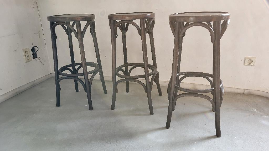 Thonet barkruk donkerbruin 8 stuks, Huis en Inrichting, Ophalen, Gebruikt, 60 tot 90 cm, 1 kruk