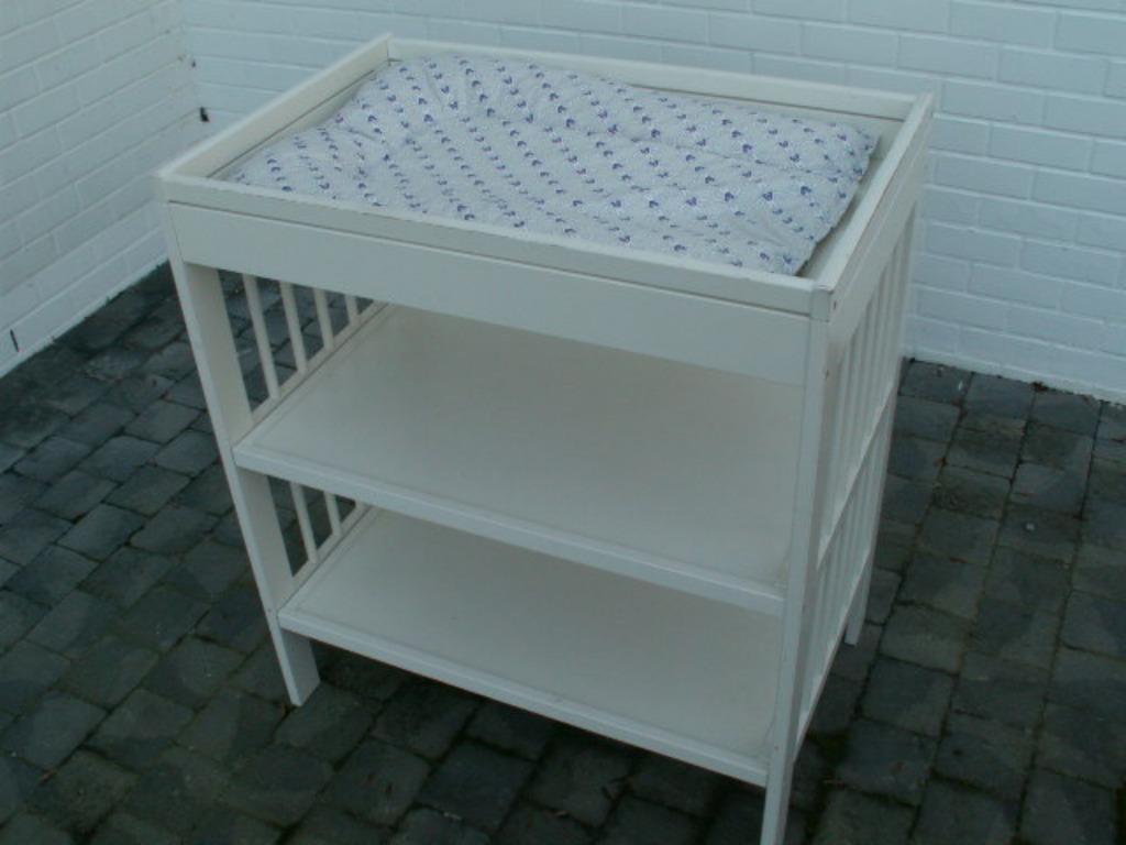 Table à langer Ikea et matériel bébé, Autres marques, Enlèvement, Utilisé, Standard