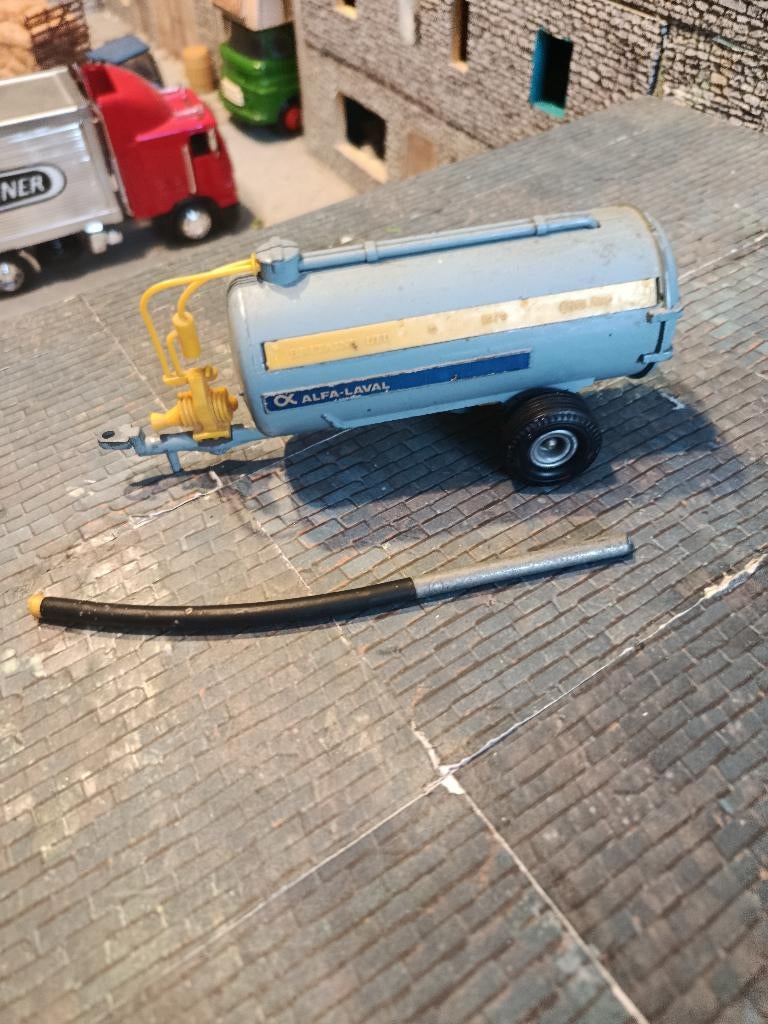 Alfa-Laval Britains mesttank uit 1979 met pijp, Ophalen of Verzenden, Gebruikt, Tractor of Landbouw, Britains