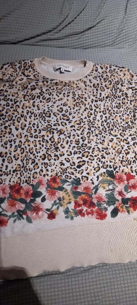 Trui met panterprint en bloemen Twinset maat 128, Meisje, Trui of Vest, Ophalen of Verzenden, Zo goed als nieuw