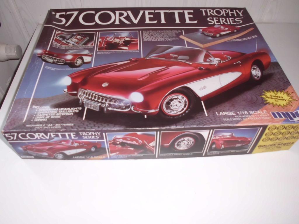 MPC Chevrolet Corvette C1 1957 Trophy Series scale 1/16, Ophalen, Nieuw, 1:9 t/m 1:12, Auto