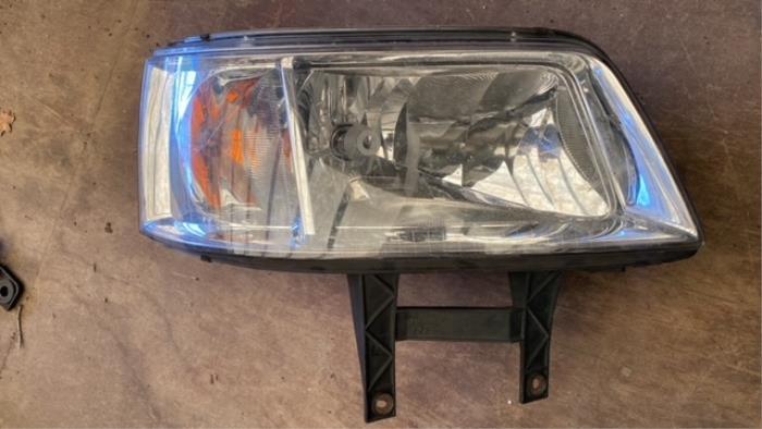Koplamp rechts van een Volkswagen Transporter, Ophalen of Verzenden, 3 maanden garantie, Gebruikt, Volkswagen