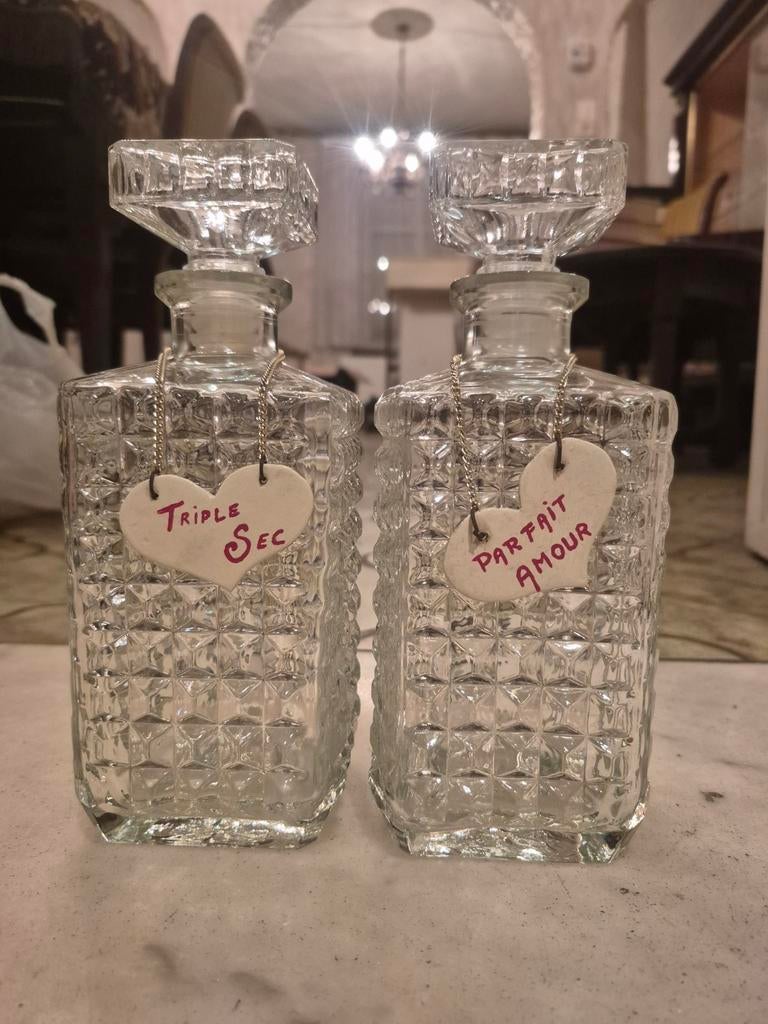Lot de 2 bouteilles à whisky vintage en verre ciselé., Enlèvement