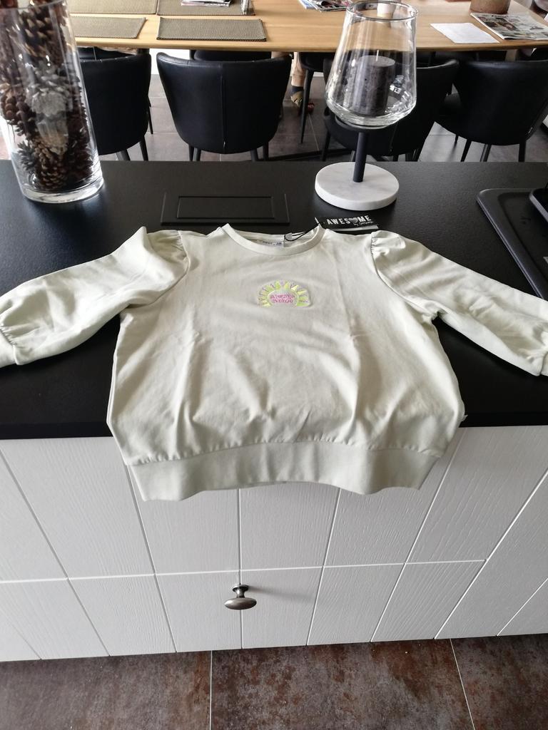 Gloednieuwe  prachtige licht groene meisjes sweater maat 164, Ophalen of Verzenden, Nieuw, Maat 164