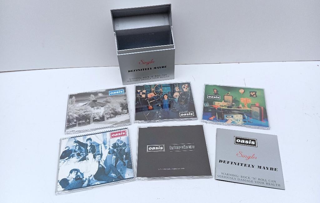 OASIS singles, certainement, peut-être 1996, coffret 5 CD, CD & DVD, CD | Rock, Comme neuf, Pop rock, Enlèvement ou Envoi