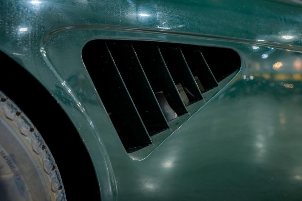 Austin Healey 100/6 uit 1958, Auto's, Achterwielaandrijving, Zwart, Cabriolet, Leder