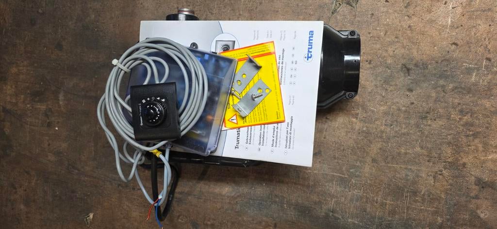 Truma kachel E2400 op 12v/30mB met bedieningsschakelaar, Ophalen