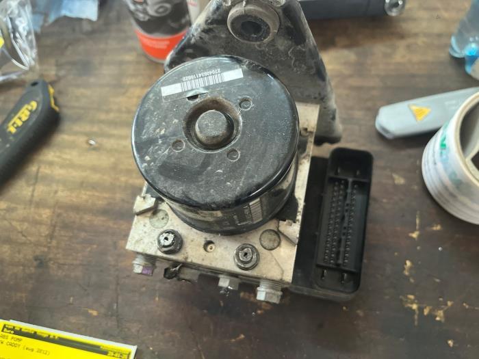 ABS Pomp van een Volkswagen Caddy, Ophalen of Verzenden, 3 maanden garantie, Gebruikt, Volkswagen