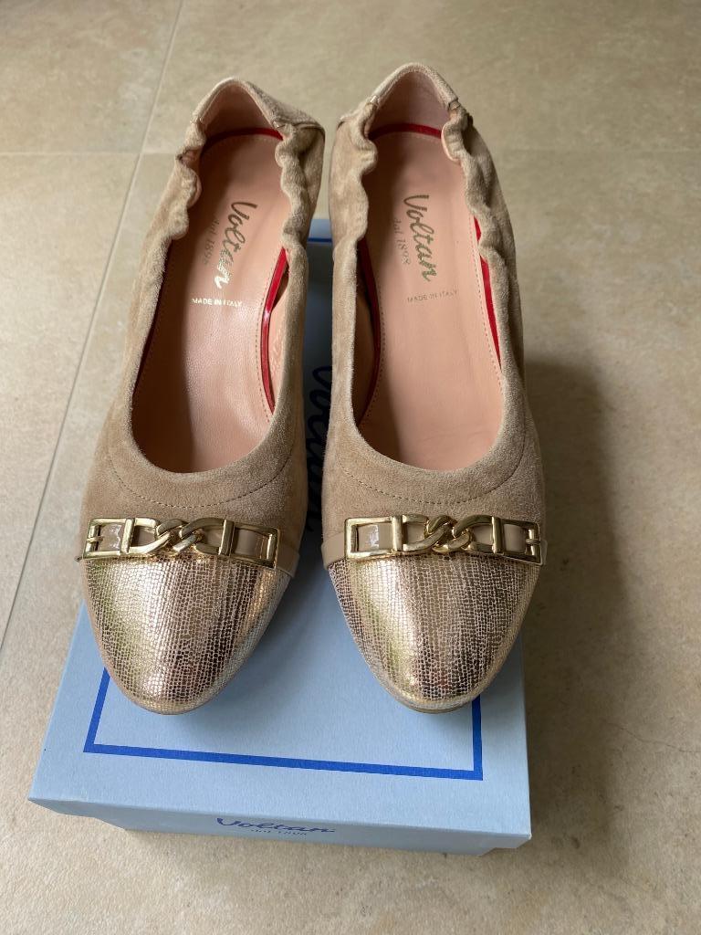 Beige daime lederen schoenen Voltan maat 40, Kleding | Dames, Schoenen, Zo goed als nieuw, Schoenen met lage hakken, Beige, Ophalen of Verzenden