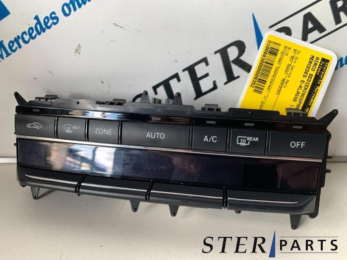 Airco bedieningspaneel van een Mercedes E-Klasse, Ophalen of Verzenden, 3 maanden garantie, Gebruikt, Mercedes-Benz