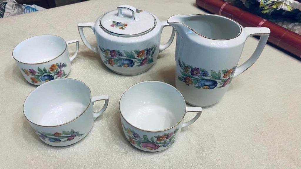 Koffiesetje met 3 kopjes,suikerpotje en melkpotje, Ophalen of Verzenden