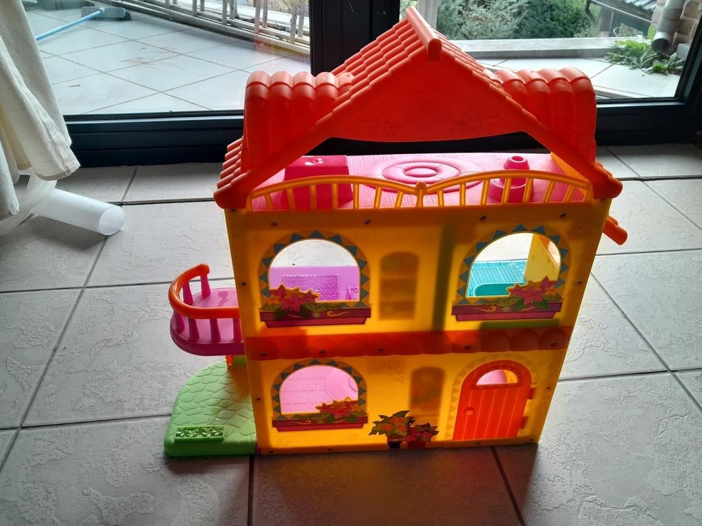 Dora poppenhuis met tiebehoren, Kinderen en Baby's, Speelgoed | Poppenhuizen, Ophalen, Gebruikt, Poppenhuis
