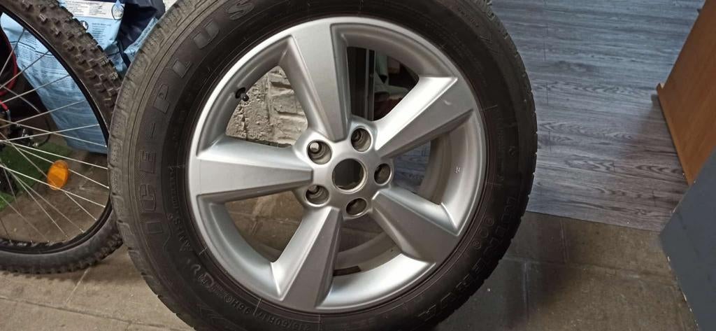 À vendre  quatres jantes 16 pouces avec pneu hiver neuf, Auto-onderdelen, Banden en Velgen, Ophalen, Gebruikt, 16 inch, Banden en Velgen