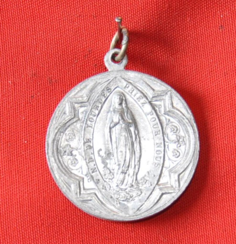 medaille pendentif religieux en alu (x2025), Enlèvement ou Envoi, Utilisé, Bijoux, Christianisme | Catholique