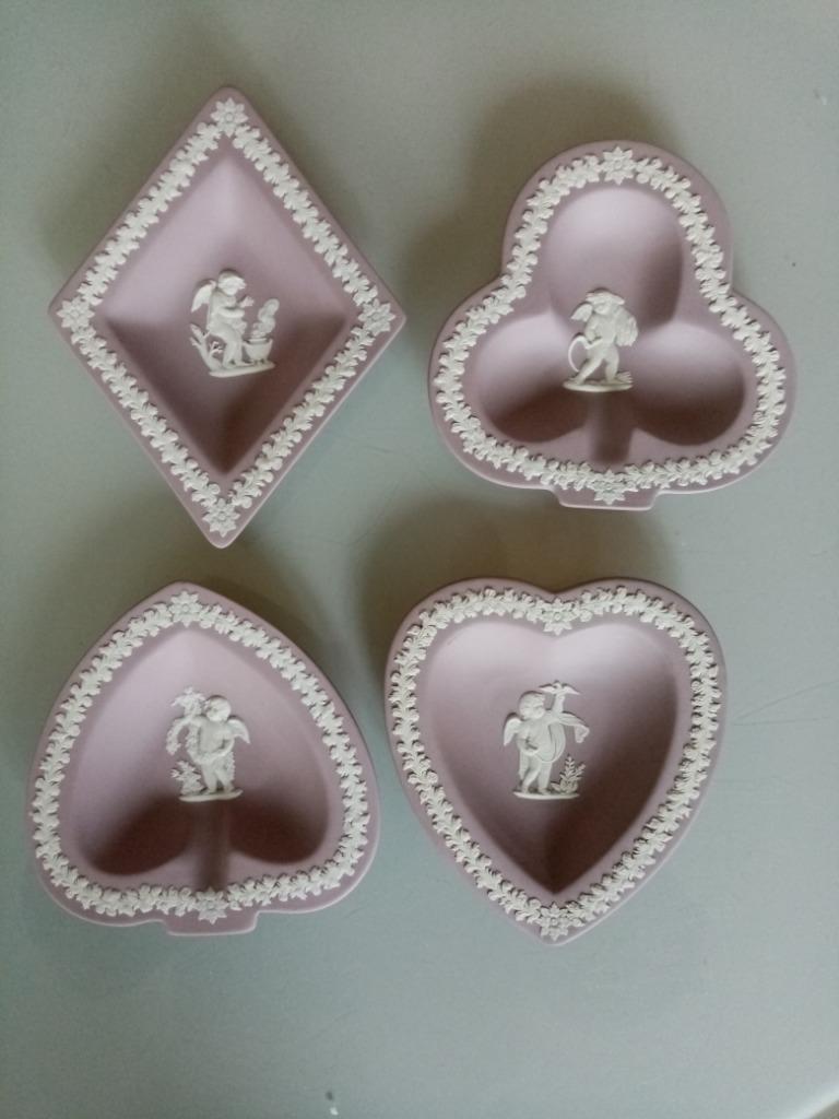 Vier kleine keramische decoratiestukken Wedgwood 70s cookie, Antiek en Kunst, Antiek | Keramiek en Aardewerk, Ophalen of Verzenden