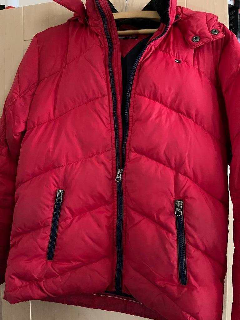 Rode pufferjas Tommy Hilfiger maat 164, Enfants & Bébés, Vêtements enfant | Taille 164, Garçon ou Fille, Comme neuf, Tommy Hilfiger