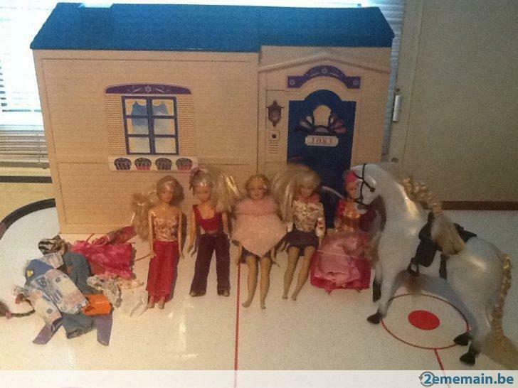 Maison avec Barbie, cheval et vêtements, Enlèvement ou Envoi, Utilisé, Barbie
