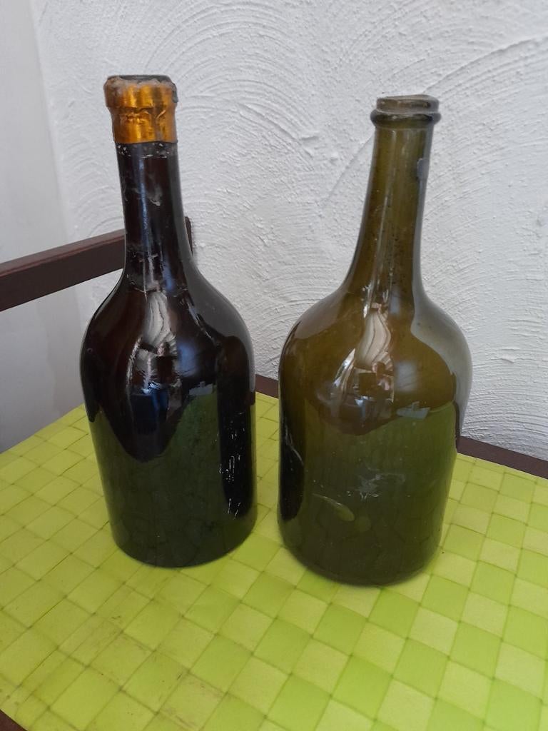 Oude lege wijnflessen tussen 1 kg en 0,8 kg, Antiek en Kunst, Ophalen of Verzenden