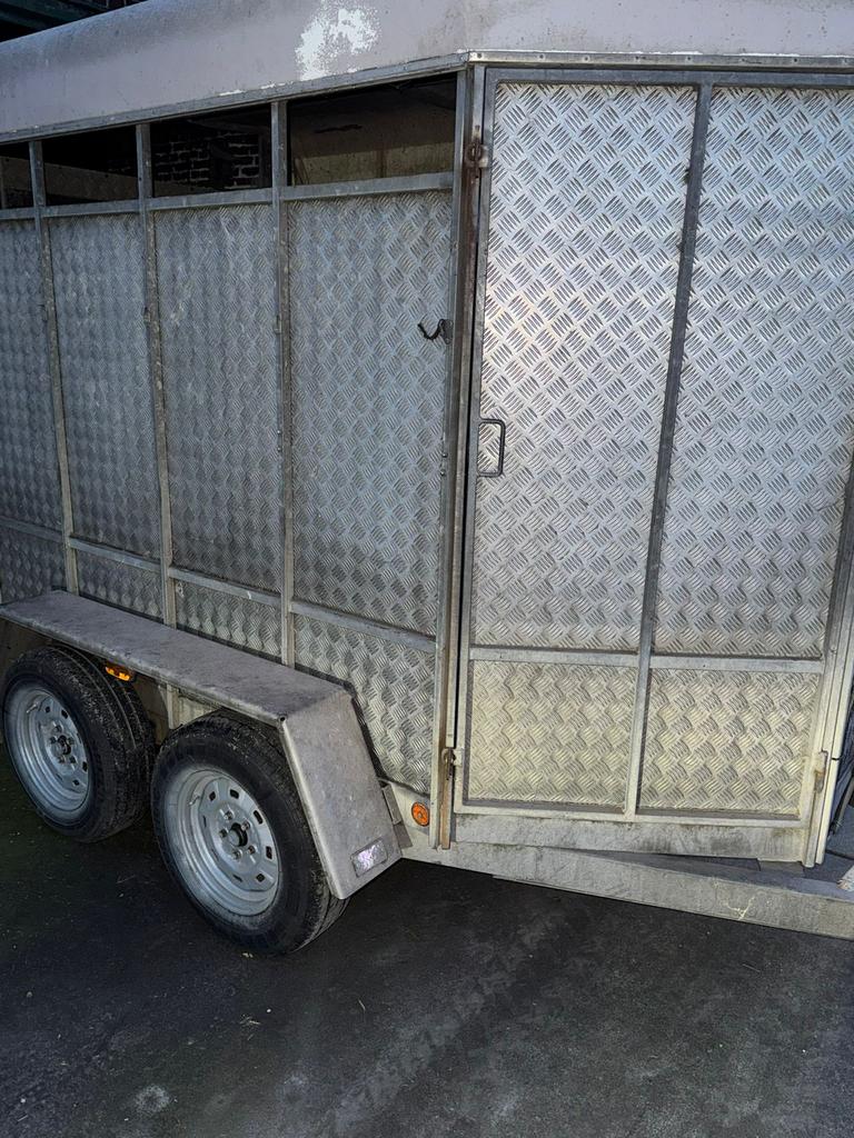 Aanhangwagen dieren, Ophalen, Gebruikt