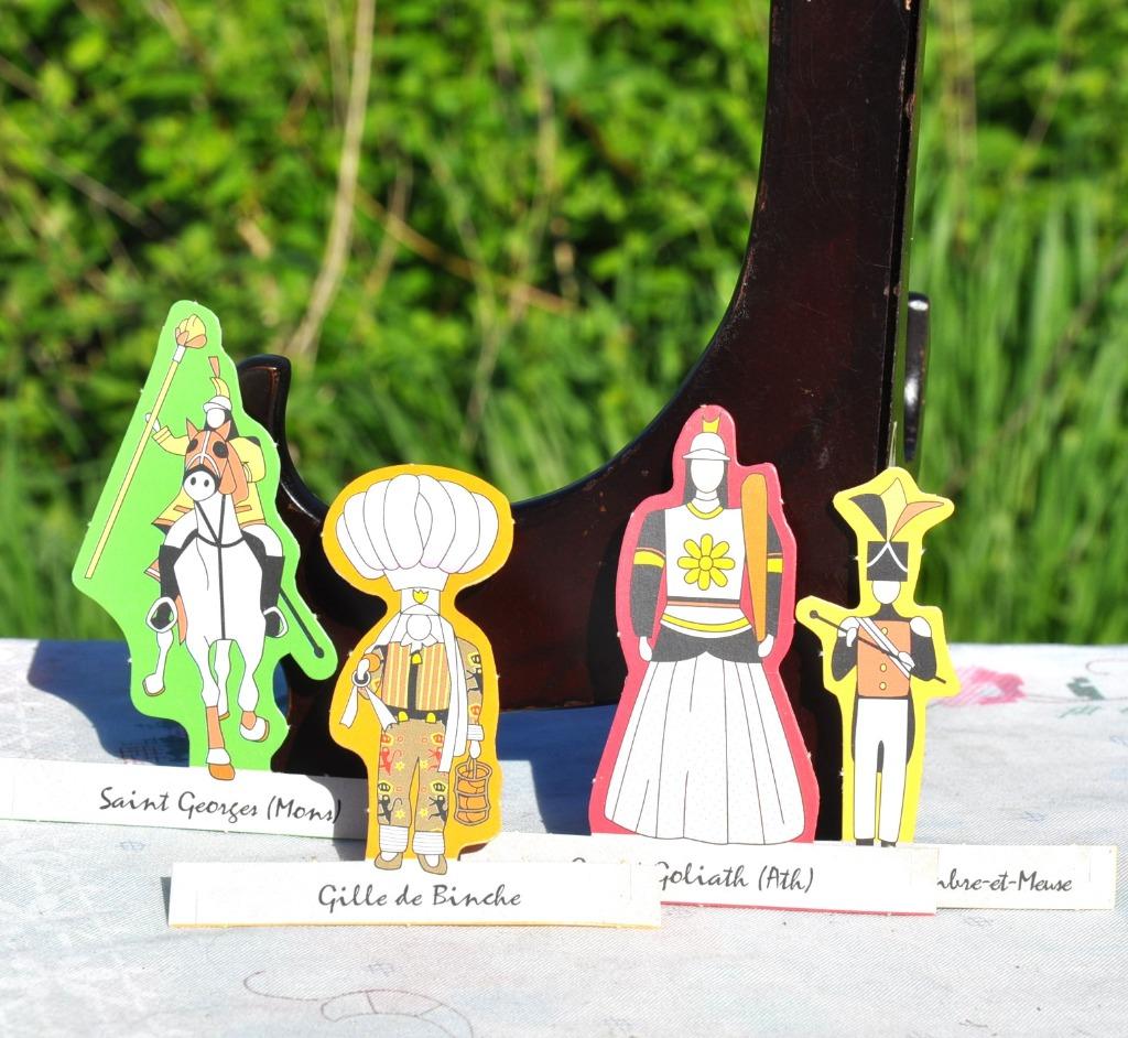 4 sujets en carton du folklore belge, Enlèvement ou Envoi, Comme neuf, Autres types