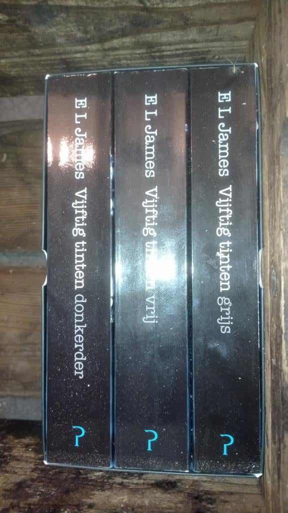 Boeken - 50 tinten grijs, Boeken, Ophalen of Verzenden, Zo goed als nieuw